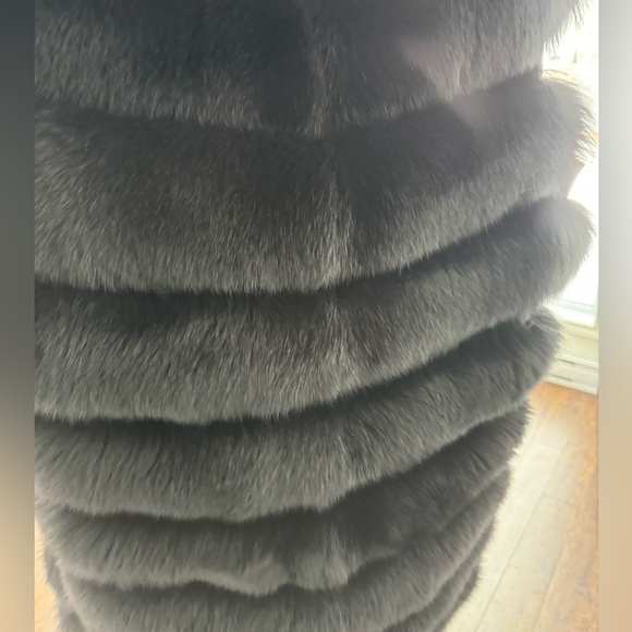 Women’s Black Fox Fur Vest Size 6 – Luxury Outerwear, Excellent Condition - Picture 9 of 9